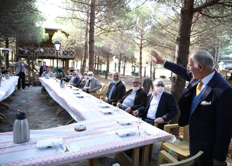 Başkan Aydıner ‘Bayrampaşalı Çınarlarla’ bir araya geldi
