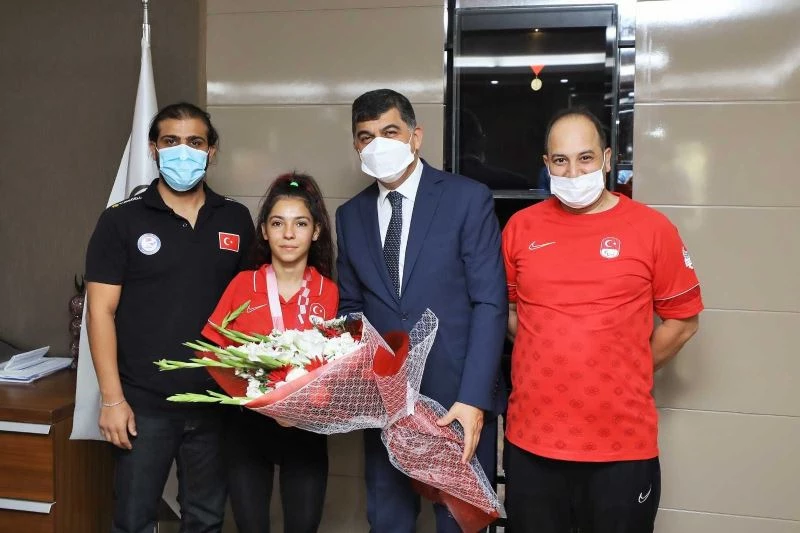 Dünya 3’sü Sevilay’dan Fadıloğlu’na ziyaret
