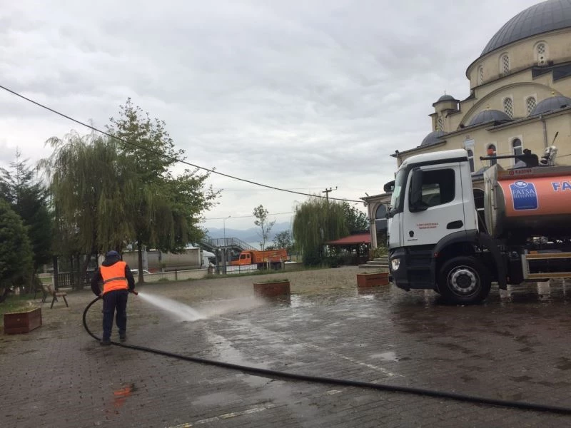 Camilerde temizlik ve dezenfektan çalışması
