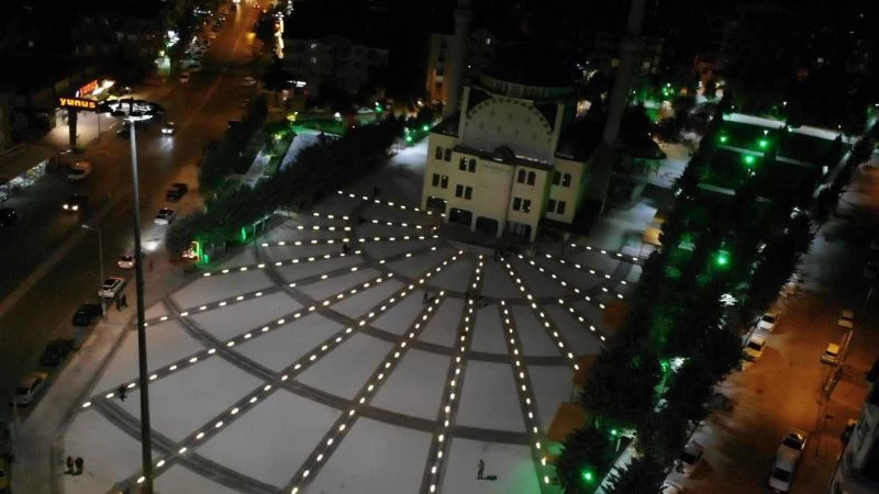 Pursaklar’da Hicret Cami Meydanı artık ışıl ışıl
