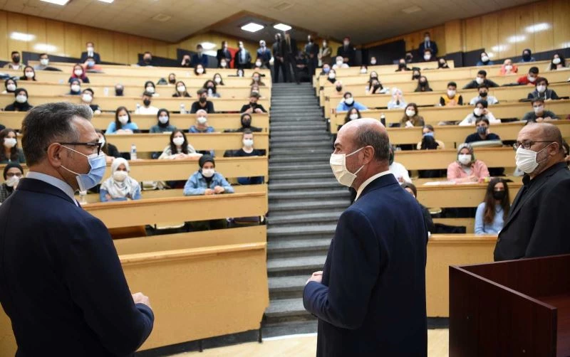 Başkan Pekyatırmacı SÜ’de derse katıldı
