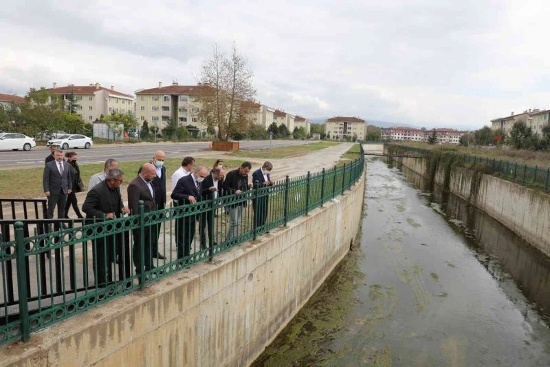 Özlü birim müdürleriyle muhtarları ziyaret etti

