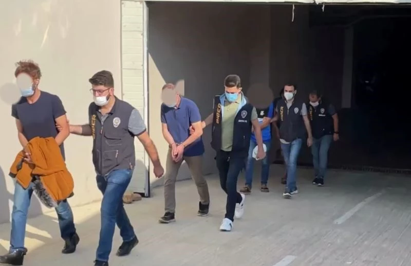 İnternet üzerindeki alışveriş sitelerinde 27 kişiyi dolandıran 4 şahıs yakalandı
