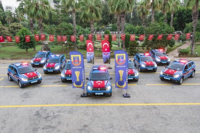 Antalya jandarmasına 11 yeni devriye aracı