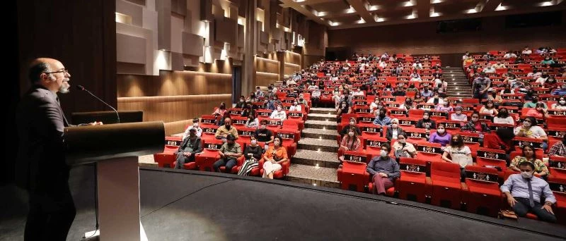 Genç iletişimcilere oryantasyon eğitimi
