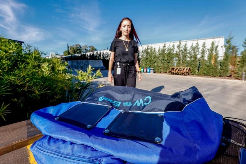 Kıyafetlere monte edilebilen güneş enerjili 