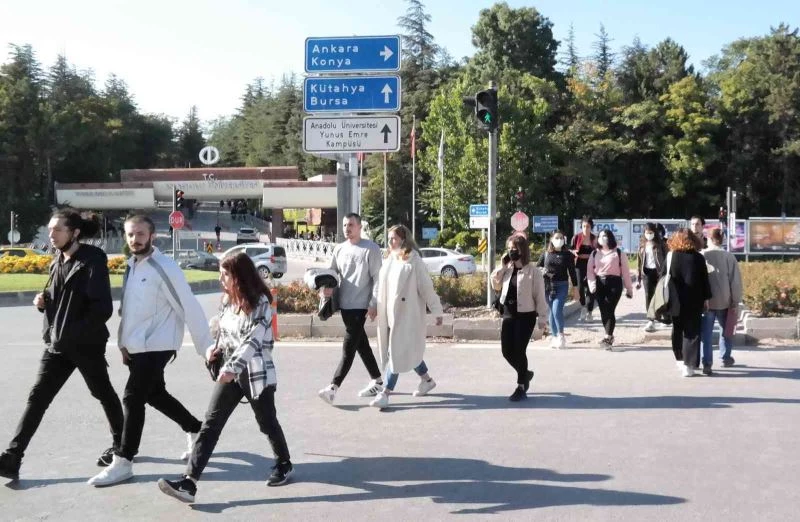 Eskişehir’de eğitim kurumlarına girişte PCR testi zorunluluğu kaldırıldı
