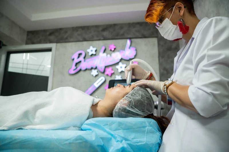 Mevsim geçişlerinde cilt sağlığında merak edilenleri uzmanlar açıkladı
