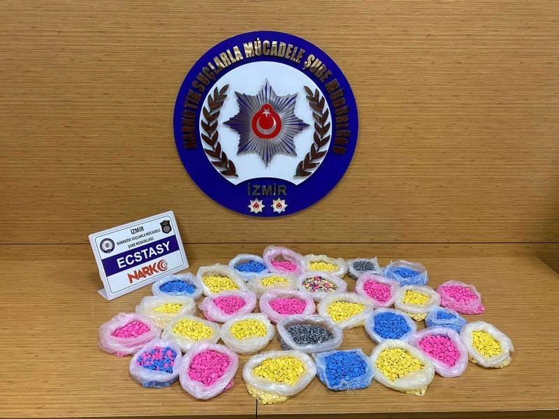 Uyuşturucu tacirleri, otoyol gişelerinde enselendi
