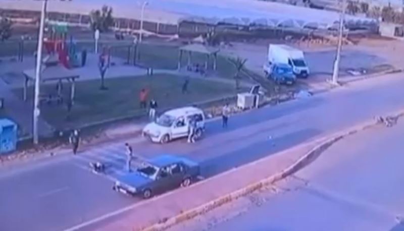İki aracın bisikletli çocuğa arka arkaya çarpıp ölümüne sebep olduğu feci kaza güvenlik kamerasında
