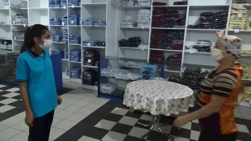 İHA’nın haberi ses getirdi, üniforması olmadığı için okula gidemeyen lise öğrencisi genç kız formasına kavuştu
