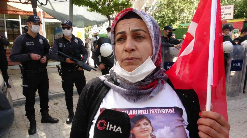 Kanser hastası Vanlı anne, PKK’nın kaçırdığı evladı için tedavisini aksattı
