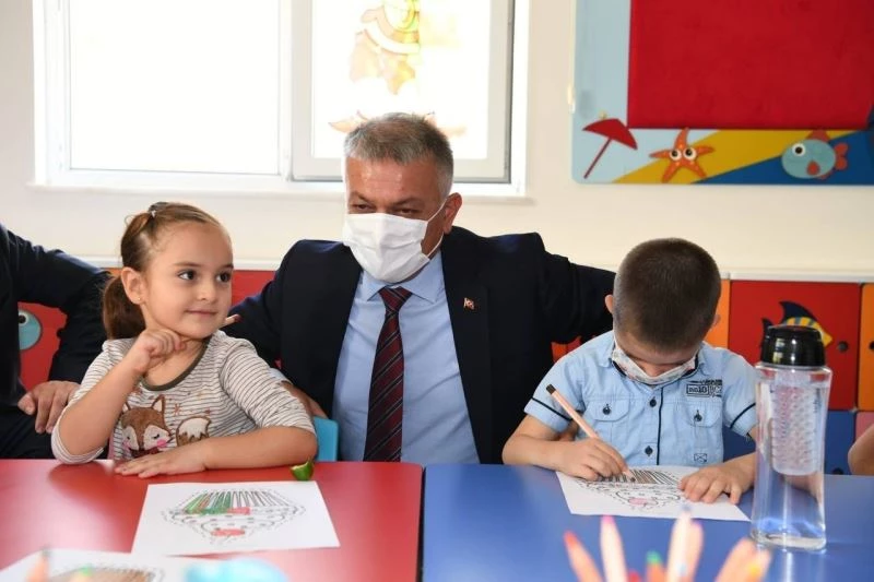 Vali Yazıcı: “Yeni nesli insan sevgisiyle yetiştiriyoruz”
