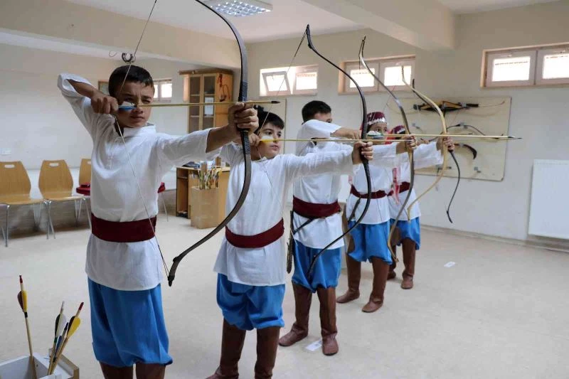 Yozgat’ta geleceğin okçuları yetişiyor
