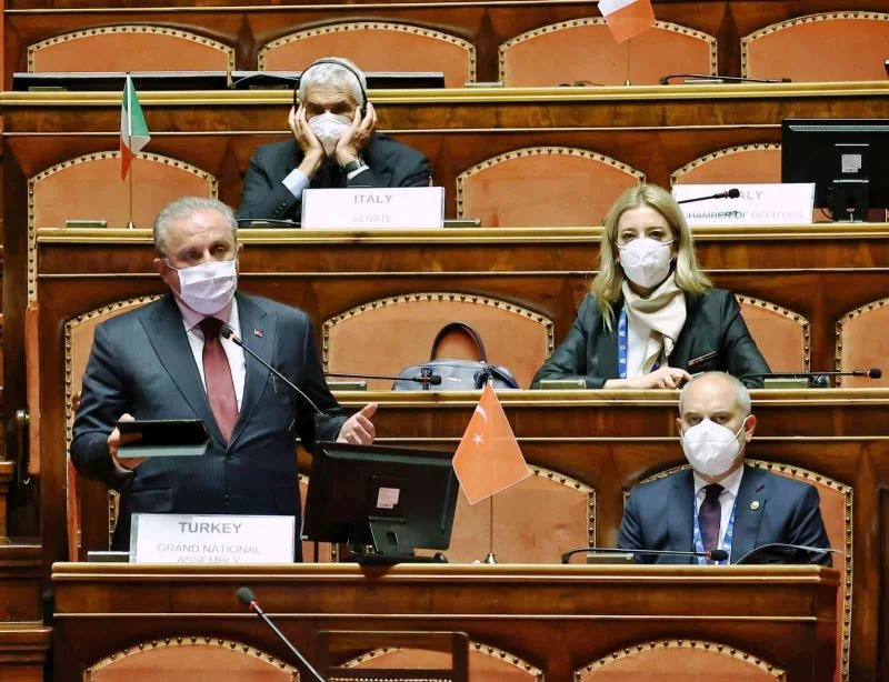 Şentop: “Dünyada ne olup bittiğini samimiyetle anlamaya çalışmazsak, kurduğumuz retoriklerle kendi kendimizi avutur aldatır dururuz”
