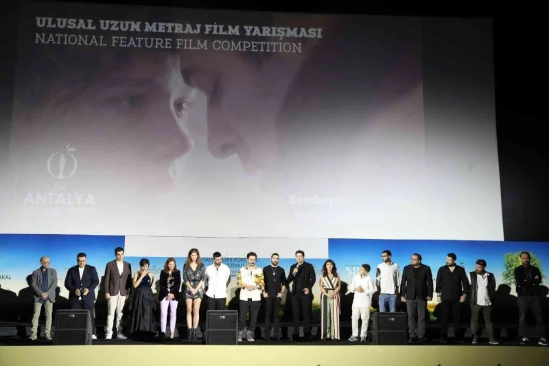 Başkan Böcek, ‘Bembeyaz’ filmini vatandaşlarla izledi
