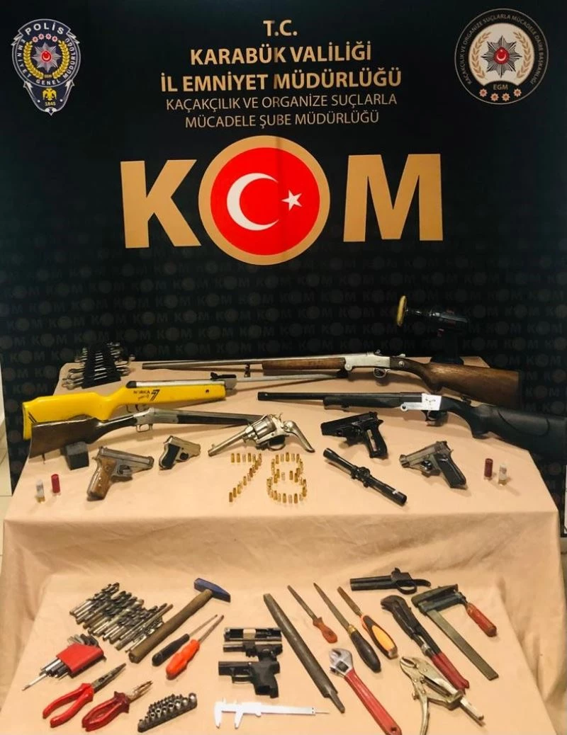 Evinden cephane fışkırdı
