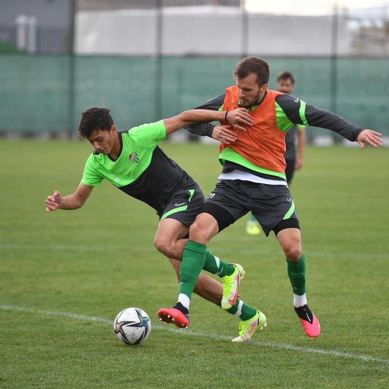 Bursaspor, pas ve sürat çalışması yaptı
