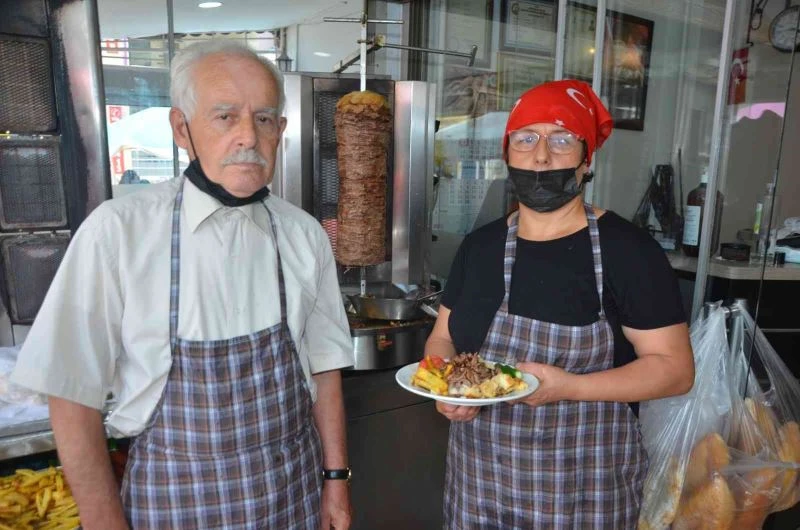 Babasından öğrendiği mesleği 38 yıldır devam ettiriyor
