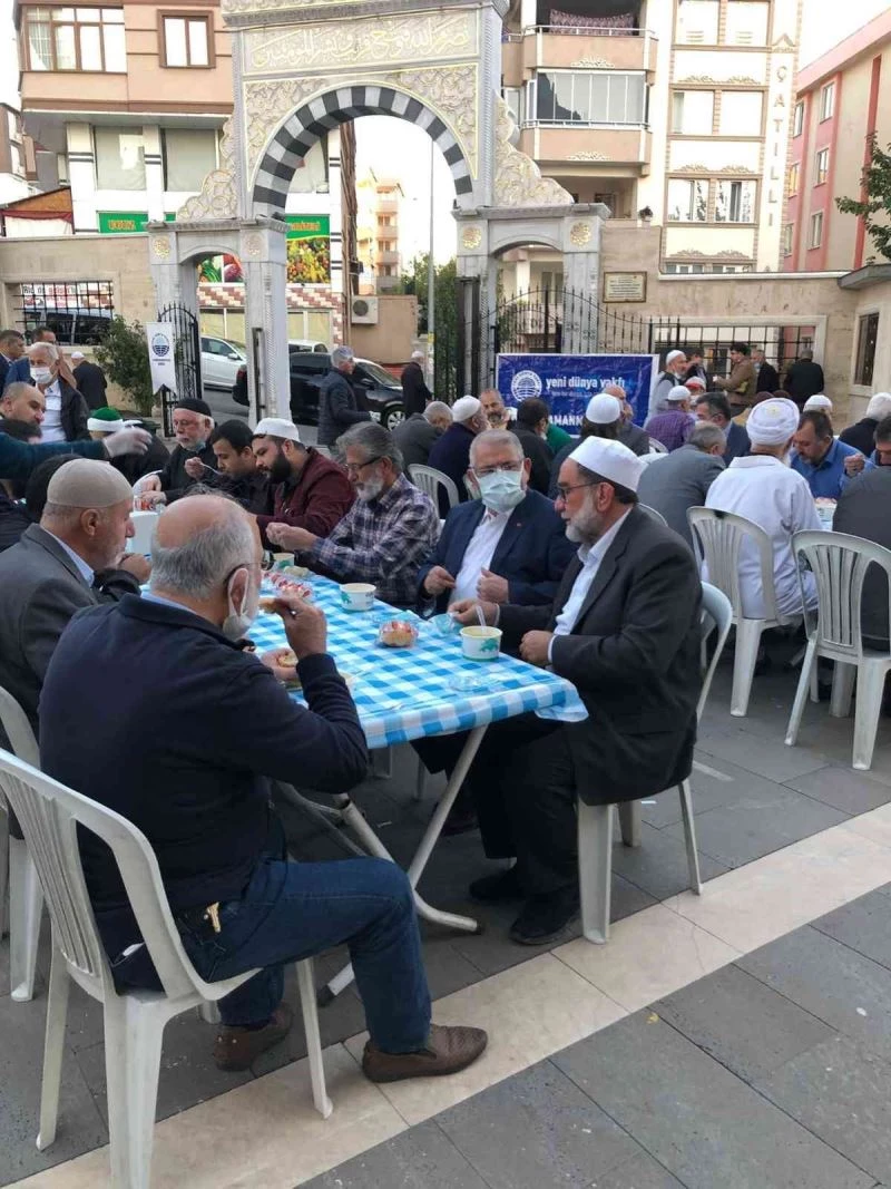 Başkan Mahçiçek’ten cemaate çorba ikramı
