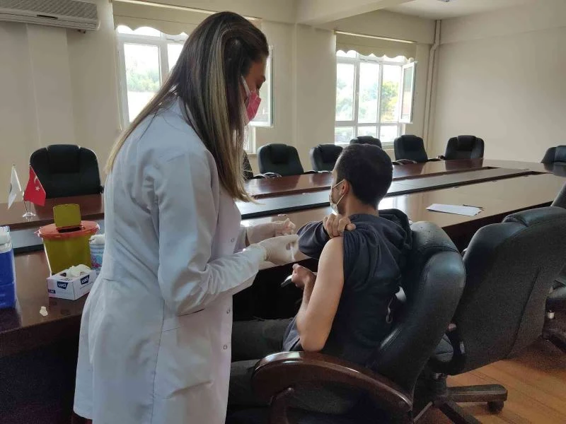 İpsala’da üniversite öğrencileri için aşı standı kuruldu
