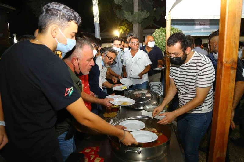 Lezzet festivalinin yemeğinde ’şırdan’ kuyruğu
