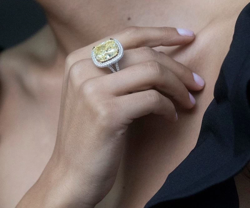 23 karatlık tektaş pırlanta yüzük 5 milyon TL’den alıcısını arıyor
