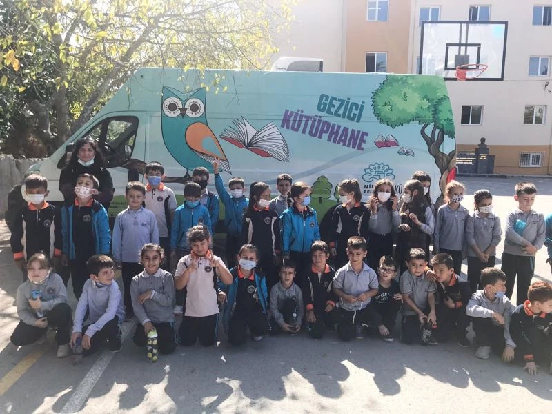 Yazar Bozdemir’den Konaklılı çocuklara sürpriz
