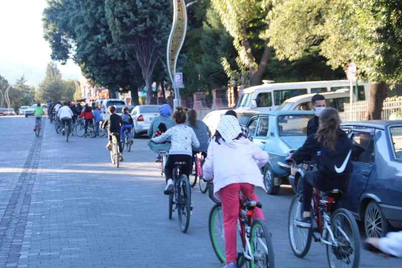 Gediz’de “Sağlık için bir pedal da sen çevir” etkinliği
