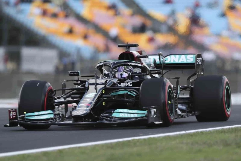 Hamilton güç ünitesini değiştirdi, 10 sıra grid cezası aldı

