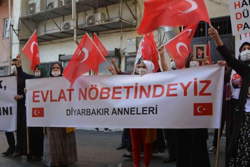 Diyarbakır annelerinden Hakkarili annelere destek
