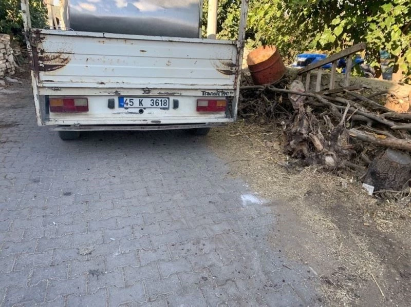 Süt kamyoneti yaşlı kadına çarptı: 1 yaralı
