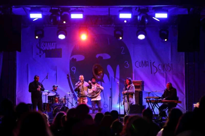 ‘Cuma İş Çıkışı’ konserlerinde Kolektif İstanbul sahne aldı
