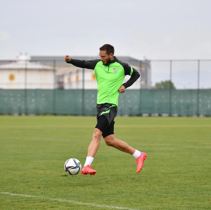 Bursaspor’da son idmanda taktik çalıştı - Yeşil-beyazlı takım yarın Fatih Karagümrük’le karşılaşacak
