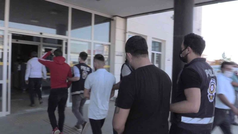 Antalya’da yakalanan galeri hırsızlarından 2’si tutuklandı
