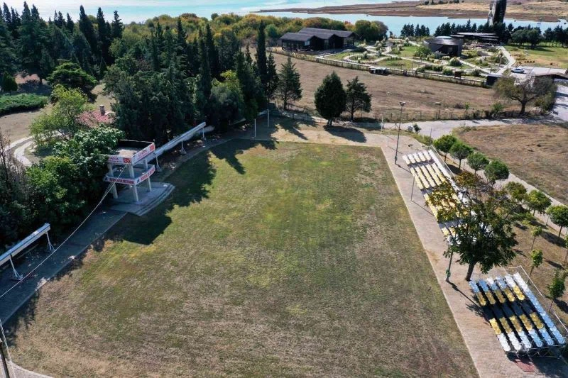 Altınova Hersek Güreş Er Meydanına 400 kişilik portatif tribün yapıldı
