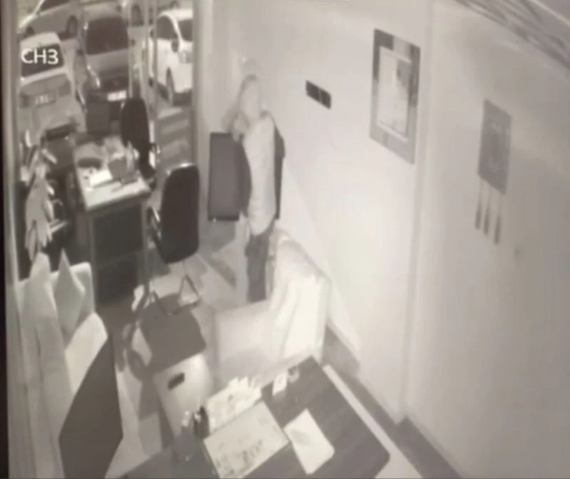 Batman’da oto kiralama şirketine giren hırsızlar kamaraya takıldı
