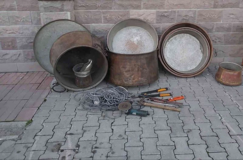 Bakır kazan ve leğen hırsızları polisten kaçamadı
