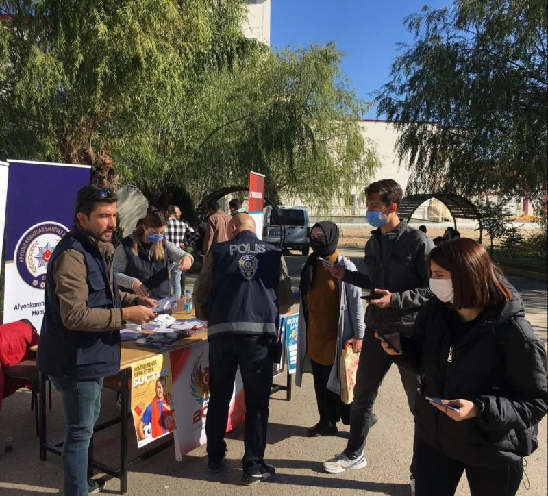 Üniversite öğrencileri terör örgütlerinin istismarına karşı bilgilendirildi
