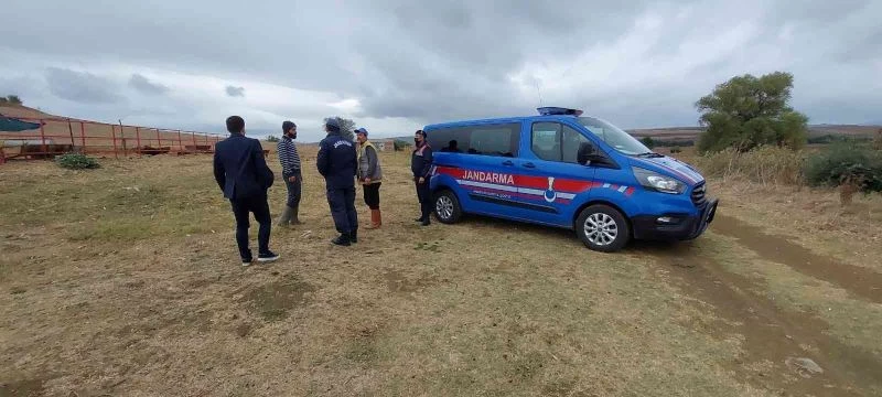 Köpeği sürükleyen traktör sürücüsü gözaltında
