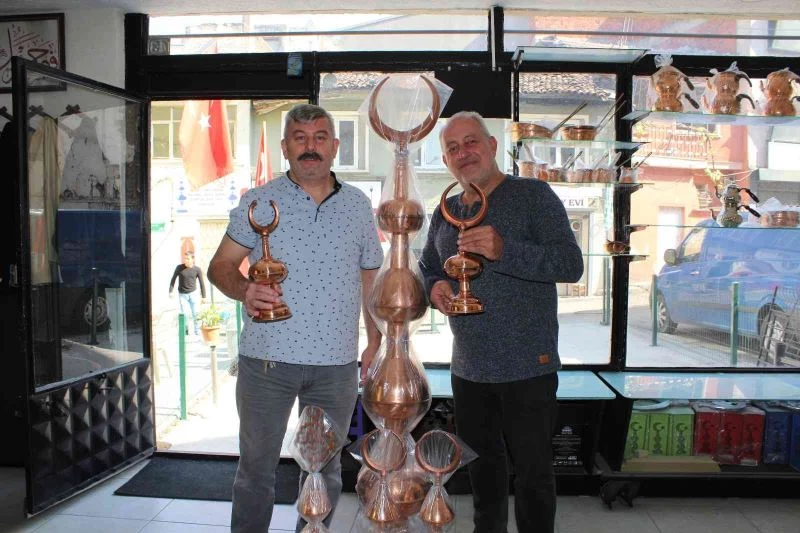 130 yıldır alem yapıyorlar
