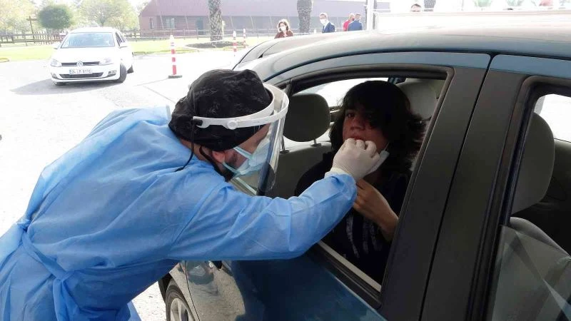 Türkiye’de ilk: Öğrenciler için ’PCR numune alma noktası’ oluşturuldu
