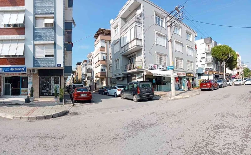 Scooter ile aracın çarpışma anı kamerada
