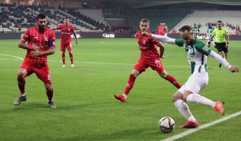 Spor Toto Süper Lig: GZT Giresunspor: 0 - Fraport Tav Antalyaspor: 1 (İlk yarı)
