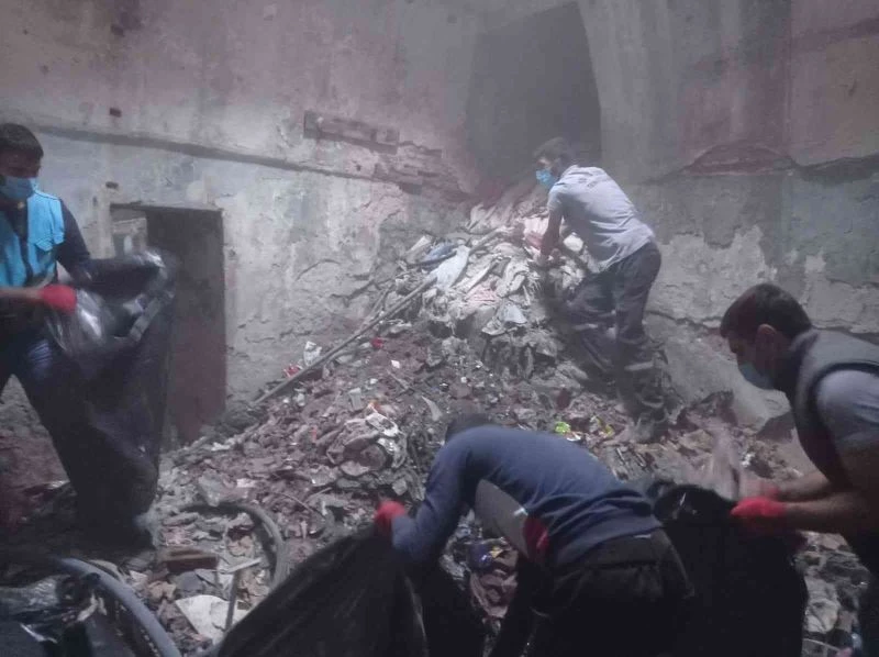 Diyarbakır’da 500 yıllık tarihi hamamda 15 ton çöp çıkarıldı
