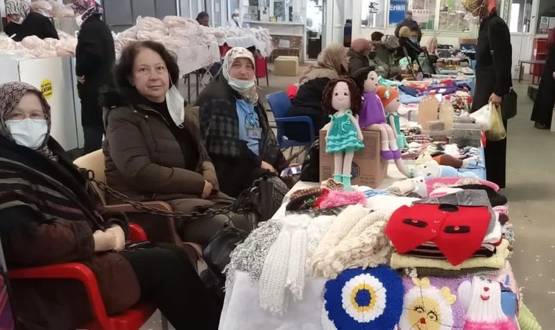 Ürettiklerinin satarak ev ekonomisine katkıda bulunuyorlar
