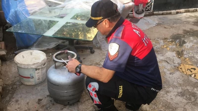 Alev alan mutfak tüpü panikletti
