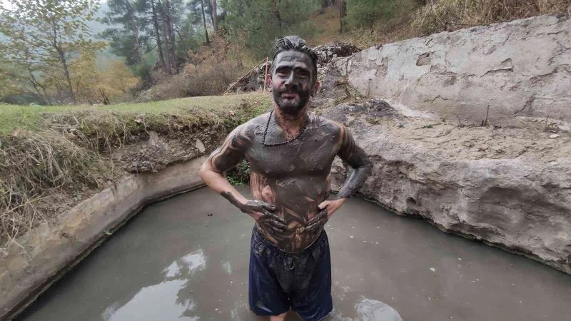 (Özel) Çamurda güzellik banyosu
