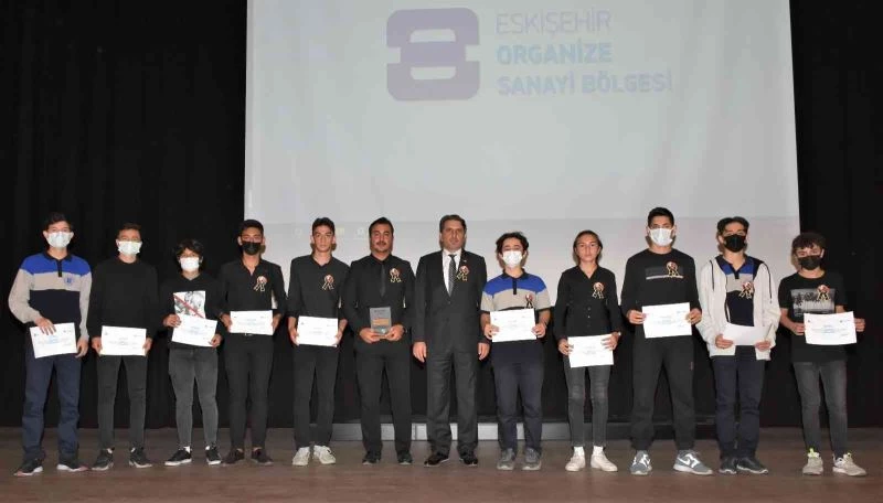 EOSB Meslek Lisesi’nde yarışmalarda derece alan öğretmen ve öğrenciler ödüllendirildi
