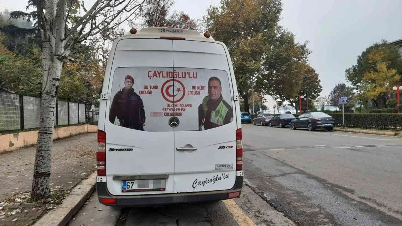 Şehitler için minibüsüne yazdığı yazı ilgi odağı oldu
